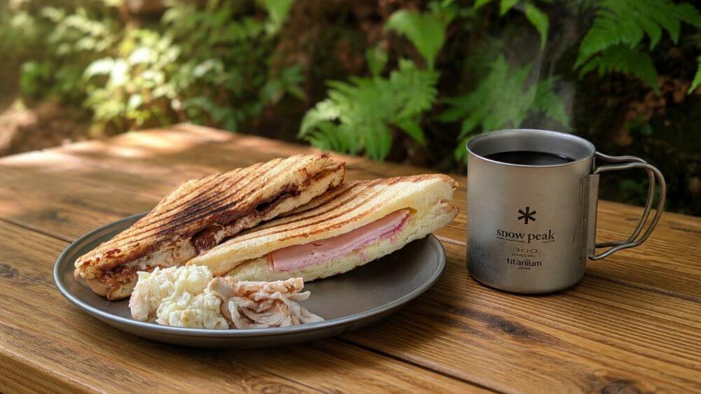 屋久島トレッキングツアーのランチタイムで提供する絶品ホットサンドと淹れたてコーヒー
